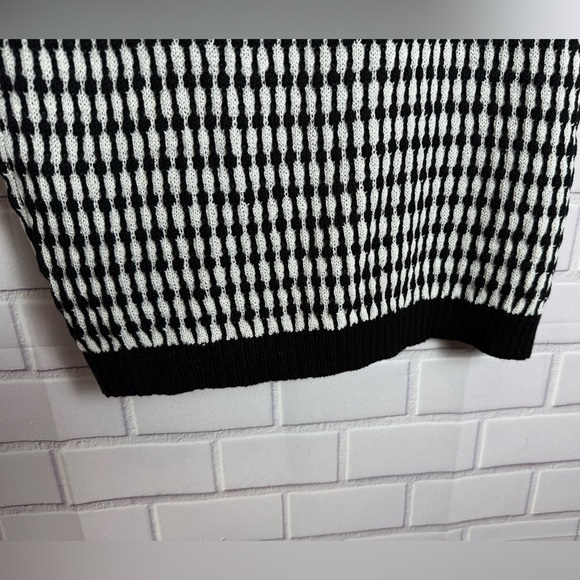 BLUE PEPPER black and white stripe Knit Sleeveless Sweater/size L - Picture 9 of 10